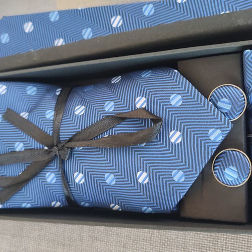 Complete men's tie set with accessories, blue