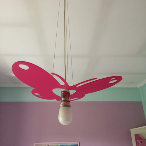 Children's light fixture like new, fuchsia butterfly