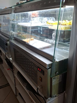 Display case used in good condition