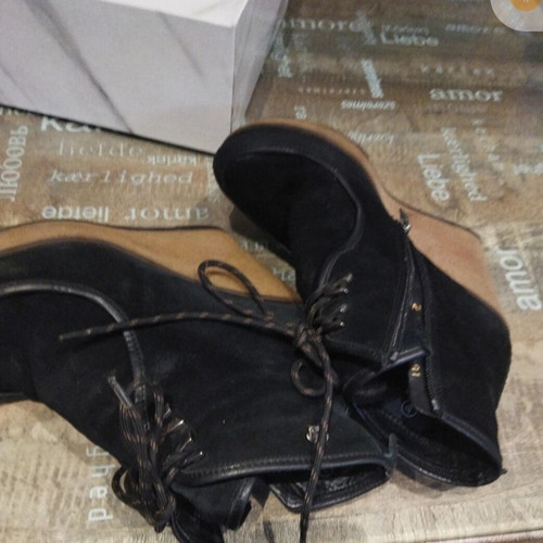 Women's black ankle boots like new, suede with fur lining