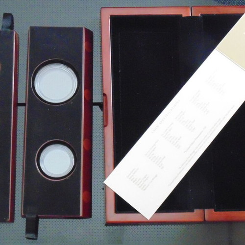 2022 QEII Memorial 5 Coin Set Wooden Case like new