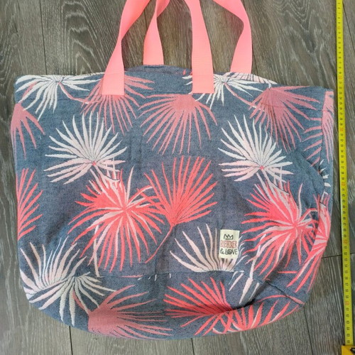 Bleecker & Love beach bag like new, shoulder, gray and red