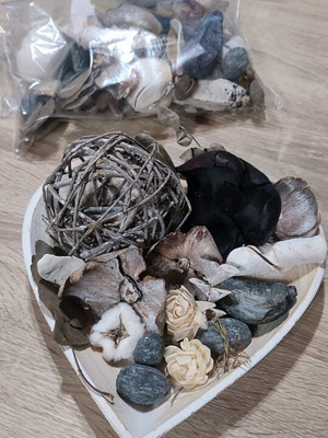 Decorative potpourri like new with dried flowers