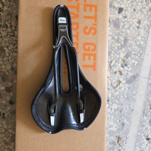 Selle Italia Carbonio saddle like new