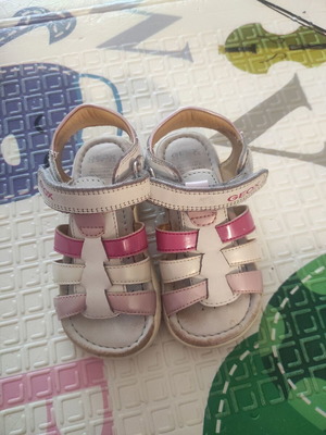 Πέδιλα Geox για κορίτσι νούμερο 23 μεταχειρισμένα, ροζ