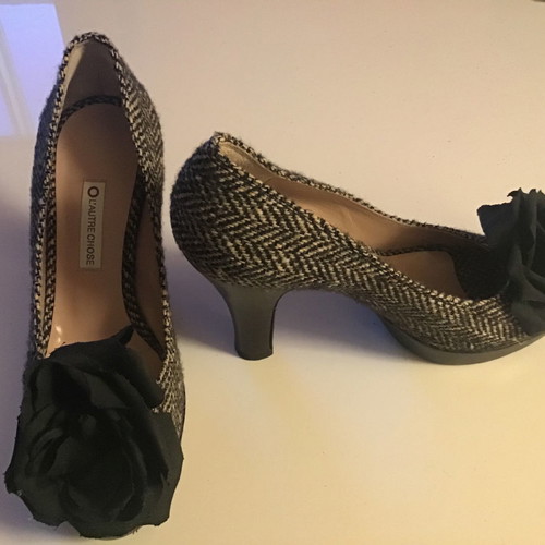 Woolen high heel pumps L Autre Chose used with textile flower detail