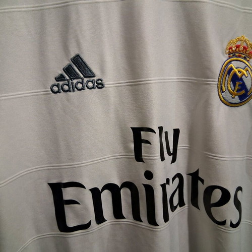 Real Madrid Home Jersey like new, authentic, size Medium