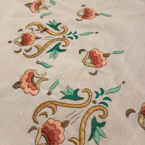 Set of Tsevres round tablecloth, runner and 2 napkins new
