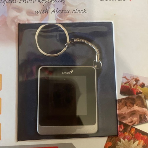 Digital photo keychain new with photos and CD