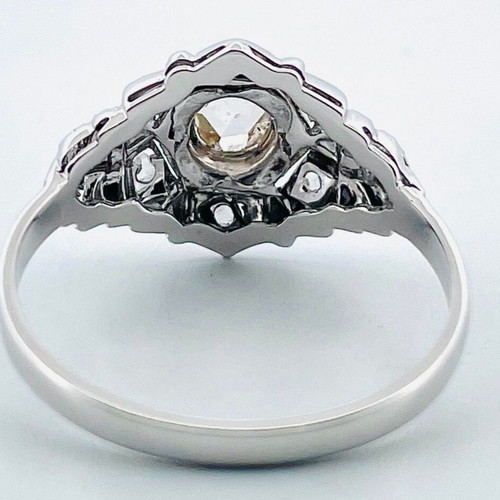 Women's ring with rare natural pink diamonds and 18 ct white gold