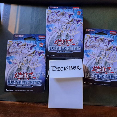 YuGiOh Blue-Eyes Deck like new with 3 -  65,00 - Vendora.cy