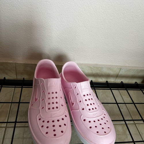 Nike pink girl sandals like new