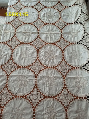 Handmade vintage tablecloth with lace and embroidery, 1.50 x 1.15 m