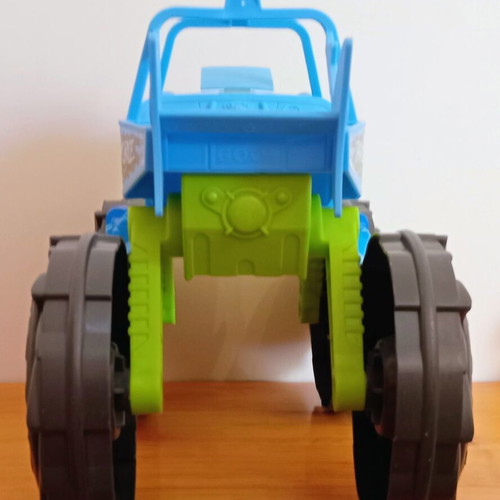 Stretch & Strike Thrash Mobile GJT36000 toy vehicle like new