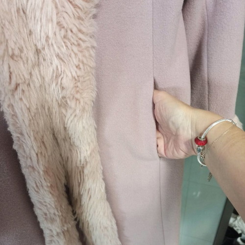 Dusty pink coat used with fur details, size M