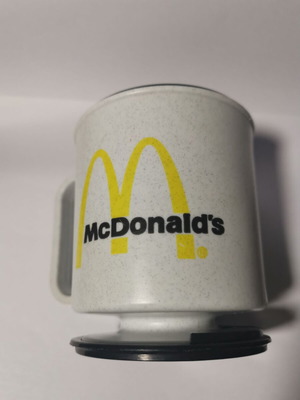 Συλλεκτική κούπα ταξιδίου McDonald's με βάση αυτοκινήτου 80s