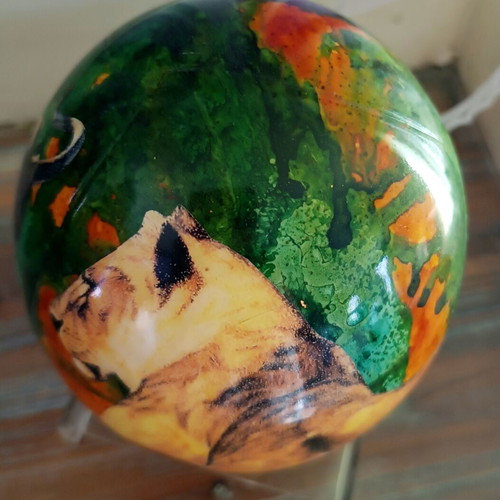 Ostrich Egg from South Africa like new with gold leaf and detailed colors