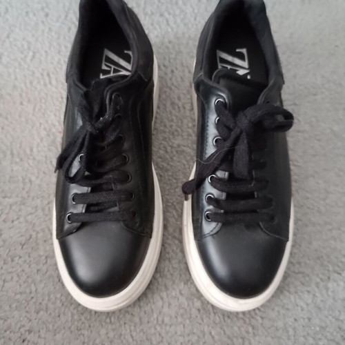 Zara sneakers size 38 black like new
