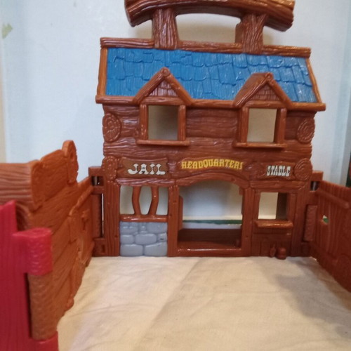 Fisher Price Jail Sallon like new