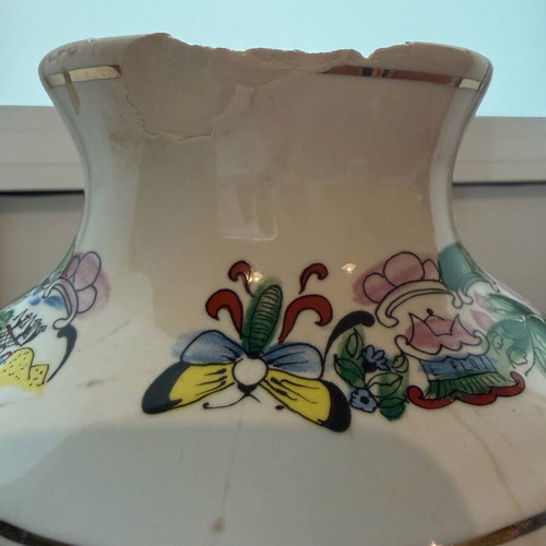 Decorative porcelain vase used with oriental design