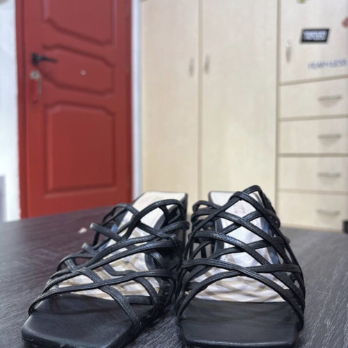 Schutz sandals like new, size 37, black