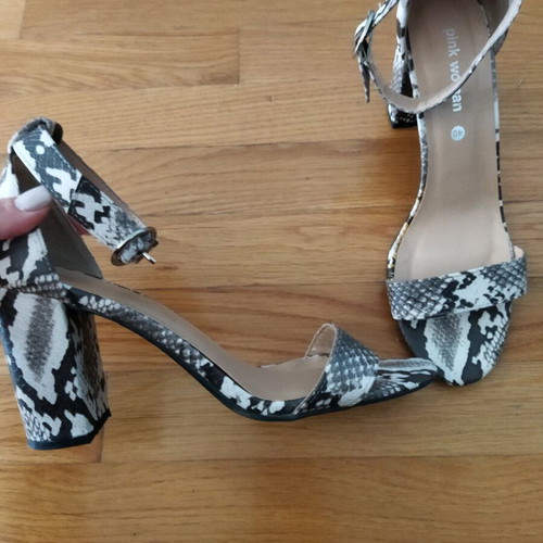 Pink Woman sandals with animal print like new
