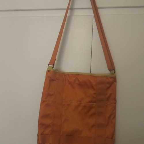 Madarina Duck crossbody bag orange like new