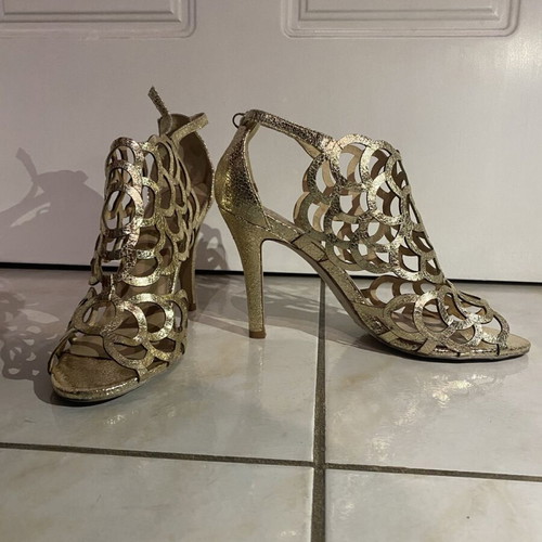 Gold heel sandal like new
