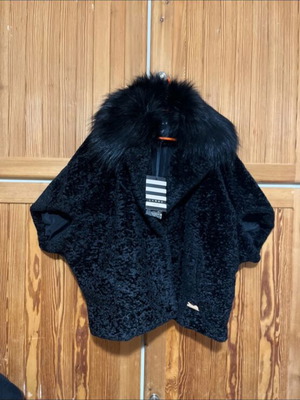 Lynne fur new, black, with tags