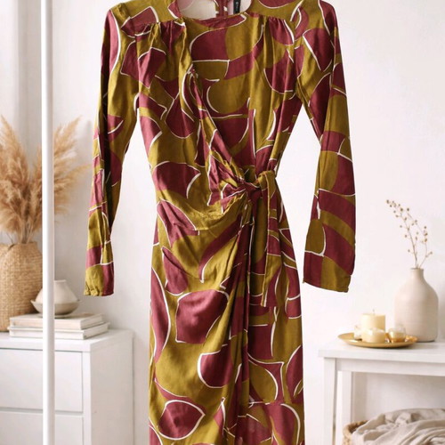 Mango elegant dress no S like new with long sleeves and abstract pattern