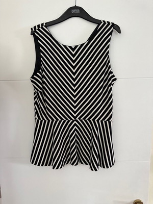 Banana Republic black and white blouse US size 12, new, elastic material