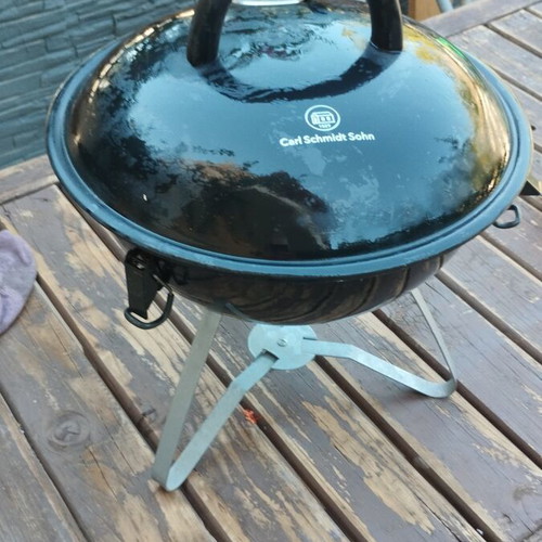 Portable grill used, ideal for camping
