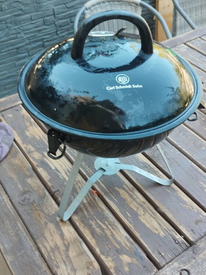 Portable grill used, ideal for camping
