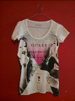 Top with Guess print like new, size S