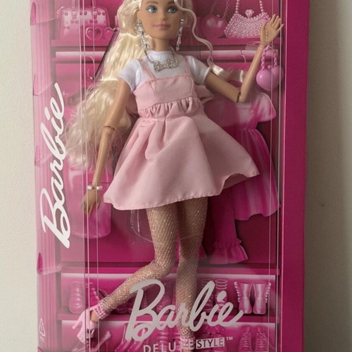 Barbie Deluxe Style Doll new