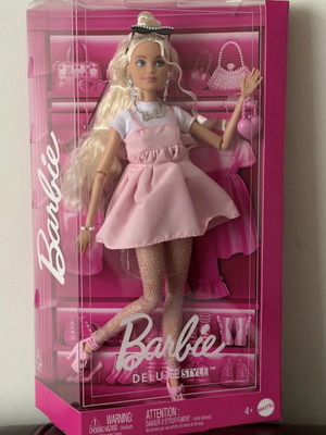 Barbie Deluxe Style Doll new