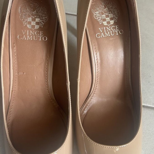 Vince Camuto Pumps Soft Gold Patent Size 39 Like New