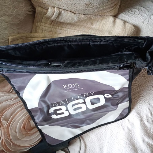 Laptop shoulder bag new with dimensions 40x35 cm