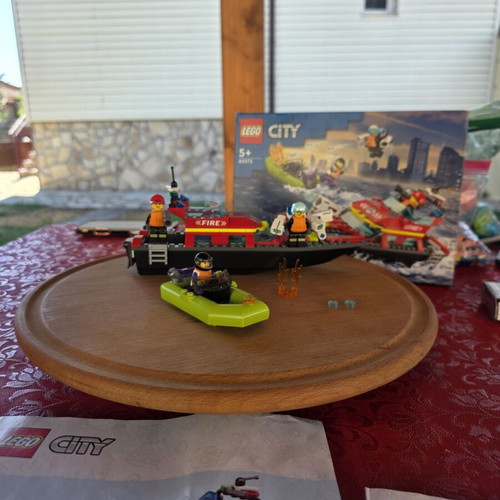 LEGO City Fire Rescue Boat set used, 144 pieces, 3 minifigures