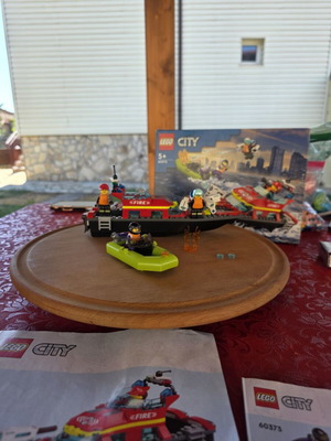 LEGO City Fire Rescue Boat set used, 144 pieces, 3 minifigures