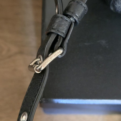 Michael Kors crossbody bag like new, black leather with tassel