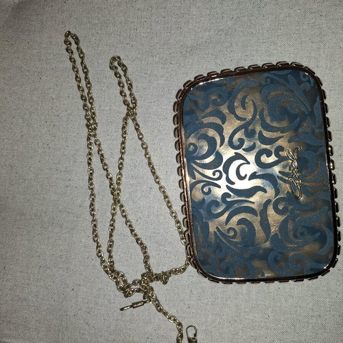 Axel small crossbody bag like new with detachable chain and embossed design