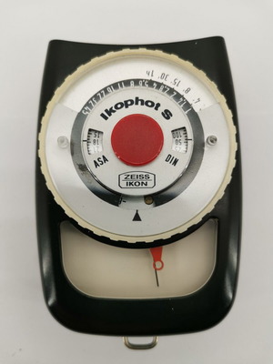 Ikophot S light meter used
