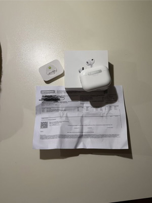 Apple AirPods Pro In-ear бели с калъф за защита като нови