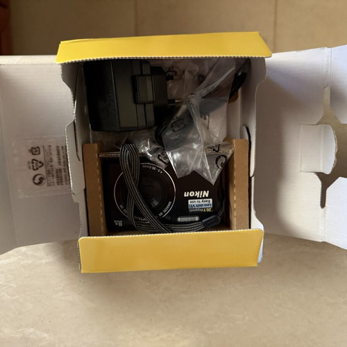 Nikon COOLPIX S3700 digital camera like new, black
