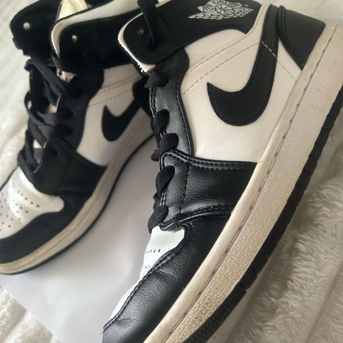 Jordan unisex shoes size 36 white and black, like new