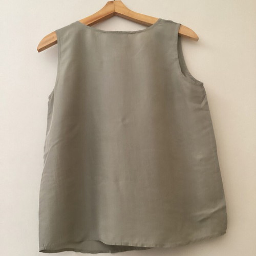 FURYO Pure Silk Top Size M like new, sage grey khaki