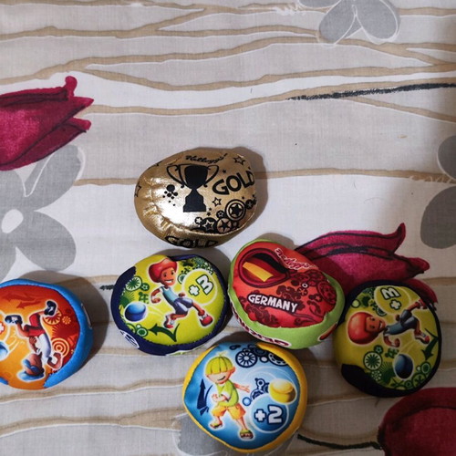 Kellogg's UEFA promo balls like new, set of 6 with gold ball