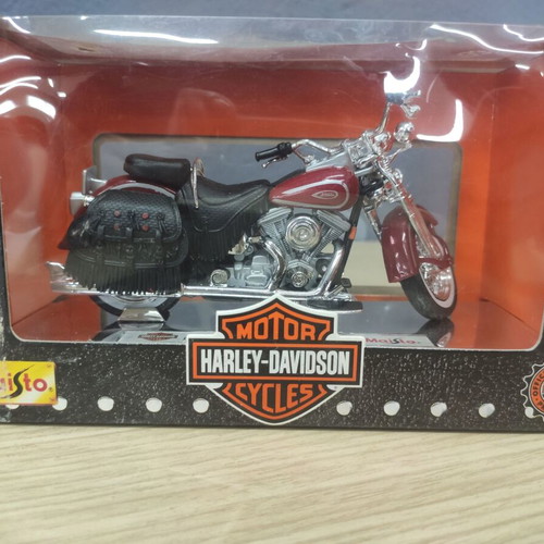 Maisto Harley-Davidson FLSTS Heritage Softail Springer 1/18 scale model