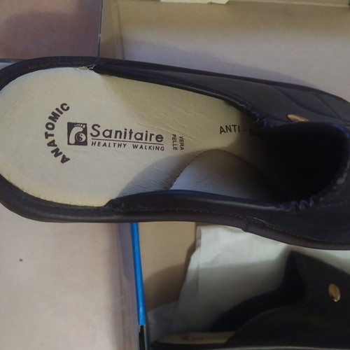 Sanitaire men's slippers size 41 like new, black and brown